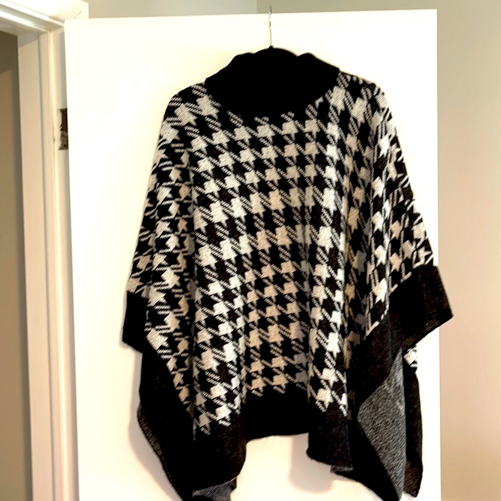 NWOT Ann Taylor Houndstooth Poncho - size xs-s - Picture 2 of 6